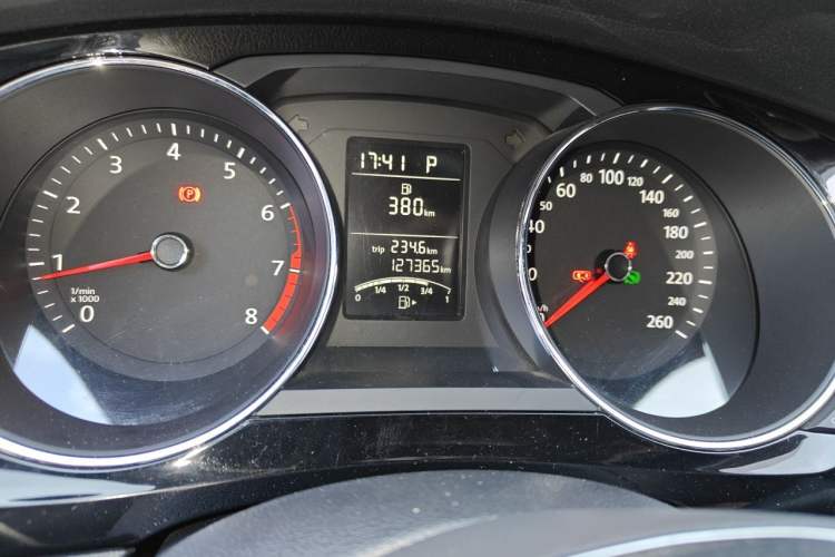 Used Volkswagen Sagitar 2015 1.6L Automatic Comfort Model Odometer Close Up