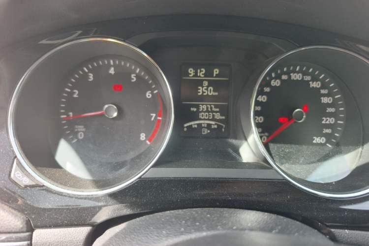 Used Volkswagen Sagitar 2015 1.6L Automatic Comfort Model Odometer Close Up