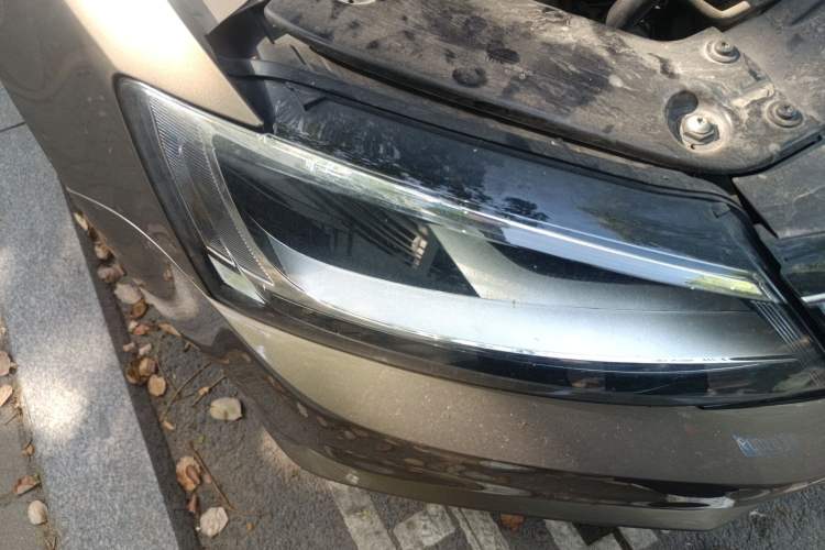 Used Volkswagen Sagitar 2015 1.6L Manual Comfort Model Right Front Headlight