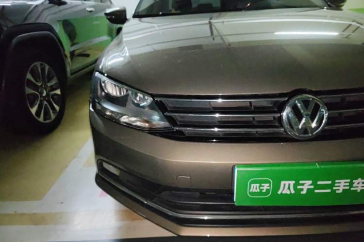Used Volkswagen Sagitar 2015 1.6L Automatic Comfort Model Right Front Headlight