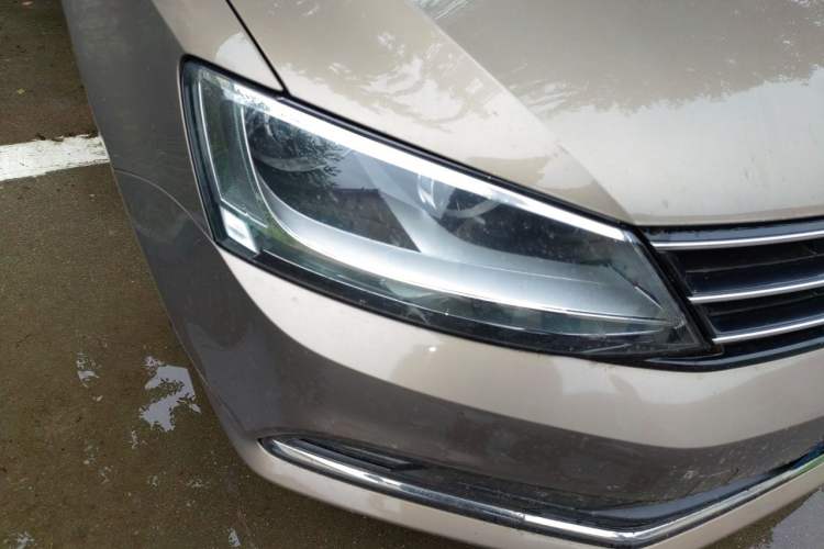 Used Volkswagen Sagitar 2015 1.6L Manual Comfort Model Right Front Headlight