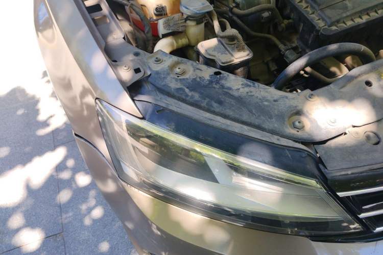 Used Volkswagen Sagitar 2015 1.6L Automatic Comfort Model Right Front Headlight