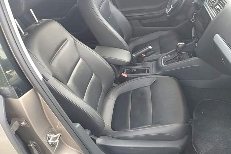 Used Volkswagen Sagitar 2015 1.6L Automatic Comfort Model Right Front Seat