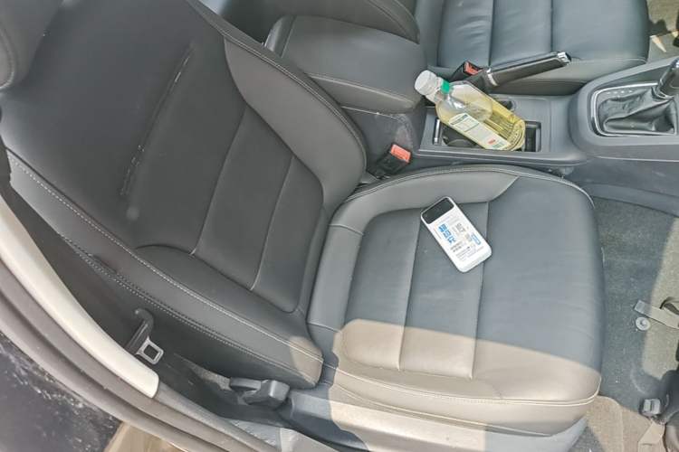 Used Volkswagen Sagitar 2015 230TSI Automatic Comfort Version Right Front Seat