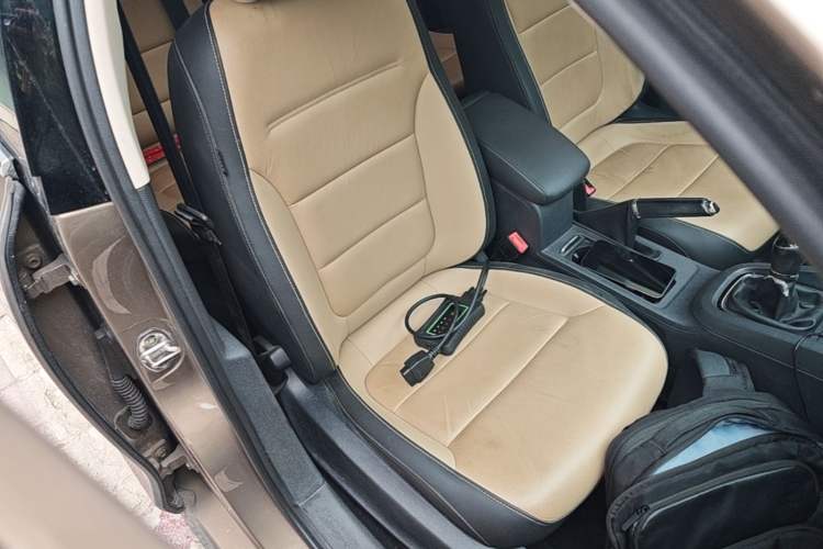 Used Volkswagen Sagitar 2015 1.6L Manual Comfort Model Right Front Seat