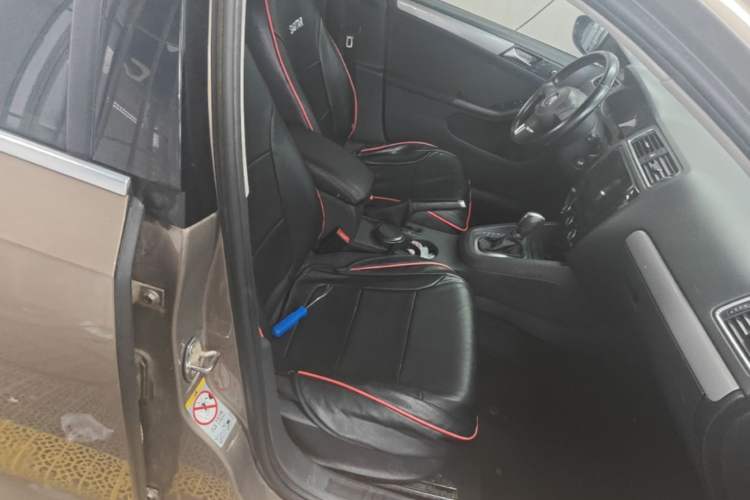 Used Volkswagen Sagitar 2015 1.6L Automatic Comfort Model Right Front Seat