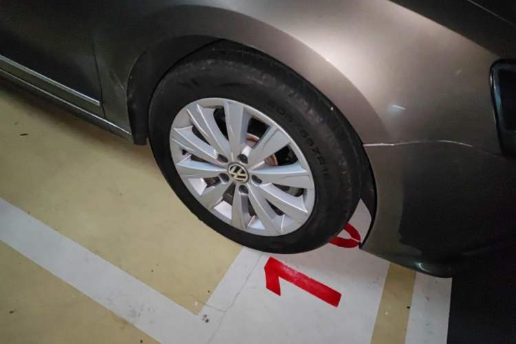 Used Volkswagen Sagitar 2015 1.6L Automatic Comfort Model Right Front Wheel Hub