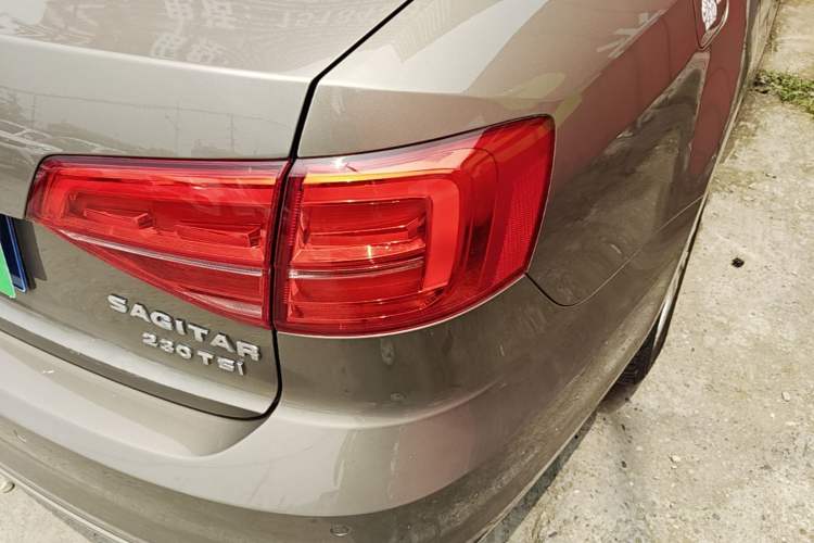 Used Volkswagen Sagitar 2015 230TSI Automatic Comfort Version Right Rear Taillight