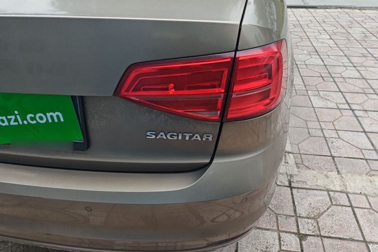 Used Volkswagen Sagitar 2015 1.6L Manual Comfort Model Right Rear Taillight