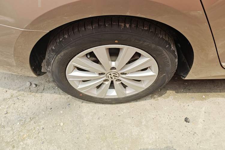 Used Volkswagen Sagitar 2015 230TSI Automatic Comfort Version Right Rear Wheel Hub