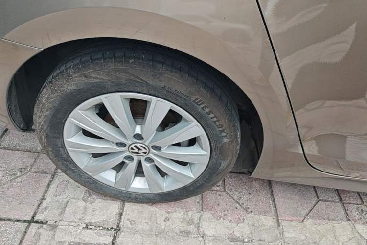 Used Volkswagen Sagitar 2015 1.6L Manual Comfort Model Right Rear Wheel Hub
