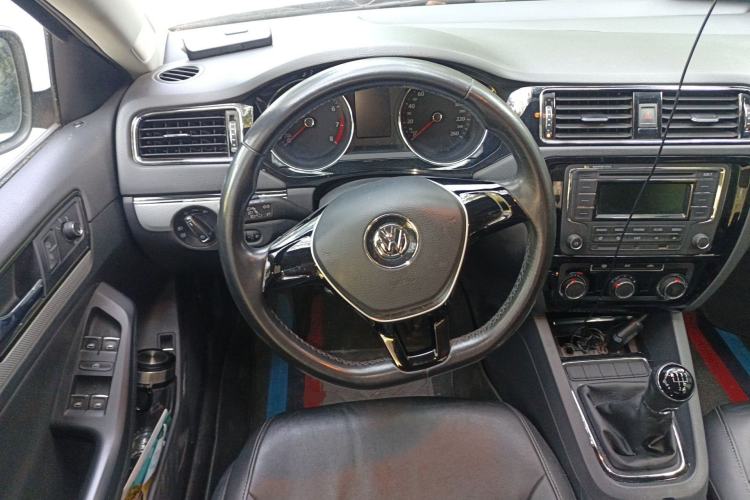 Used Volkswagen Sagitar 2015 1.6L Manual Comfort Model Steering Wheel