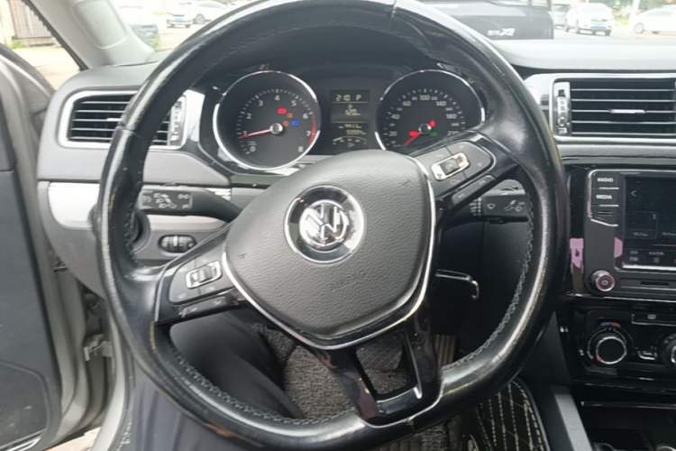 Used Volkswagen Sagitar 2015 1.6L Automatic Comfort Model Steering Wheel