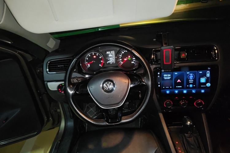 Used Volkswagen Sagitar 2015 1.6L Automatic Comfort Model Steering Wheel