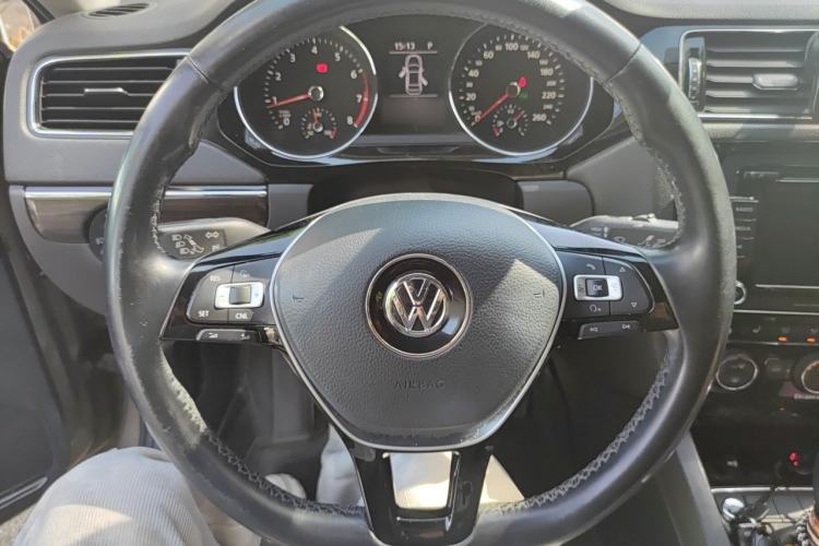 Used Volkswagen Sagitar 2015 230TSI Automatic Luxury Model Steering Wheel