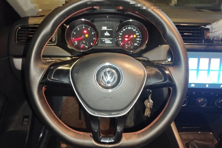 Used Volkswagen Sagitar 2015 230TSI Manual Comfort Version Steering Wheel