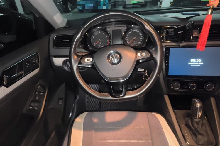 Used Volkswagen Sagitar 2015 230TSI Automatic Comfort Version Steering Wheel