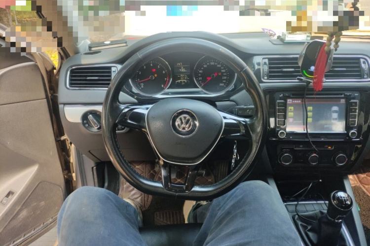 Used Volkswagen Sagitar 2015 1.6L Manual Comfort Model Steering Wheel