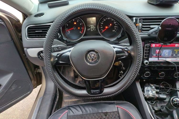 Used Volkswagen Sagitar 2015 1.6L Manual Comfort Model Steering Wheel