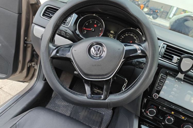 Used Volkswagen Sagitar 2015 1.6L Automatic Comfort Model Steering Wheel