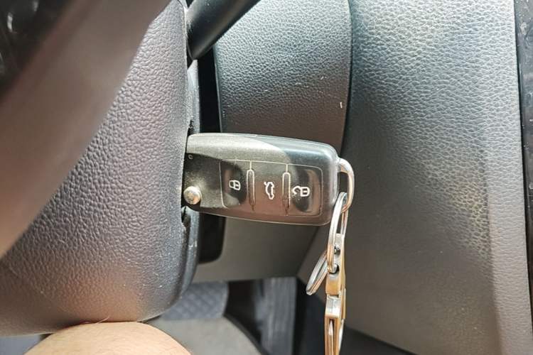 Used Volkswagen Sagitar 2015 230TSI Automatic Comfort Version Vehicle Key