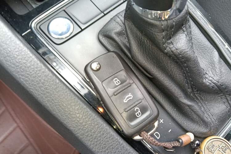 Used Volkswagen Sagitar 2015 230TSI Automatic Luxury Model Vehicle Key