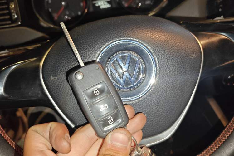 Used Volkswagen Sagitar 2015 230TSI Manual Comfort Version Vehicle Key
