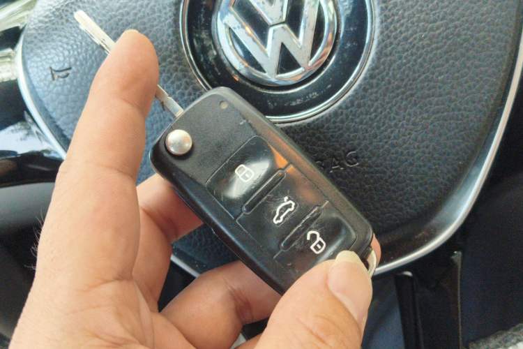 Used Volkswagen Sagitar 2015 1.6L Manual Comfort Model Vehicle Key