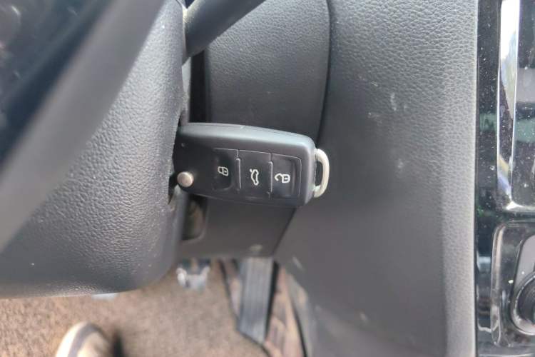 Used Volkswagen Sagitar 2015 1.6L Manual Comfort Model Vehicle Key