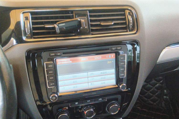 Used Volkswagen Sagitar 2015 230TSI Automatic Comfort Version Audio And AC Panel