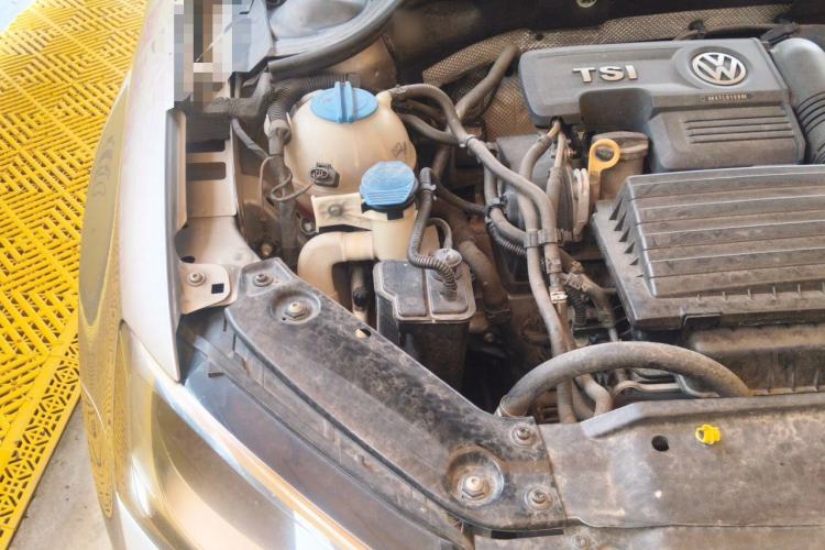 Used Volkswagen Sagitar 2015 230TSI Automatic Comfort Version Engine Bay Right