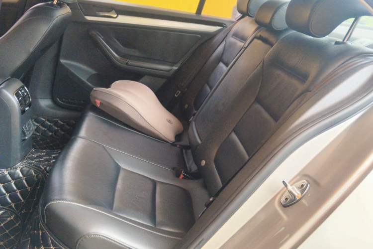 Used Volkswagen Sagitar 2015 230TSI Automatic Comfort Version Left Rear Seat