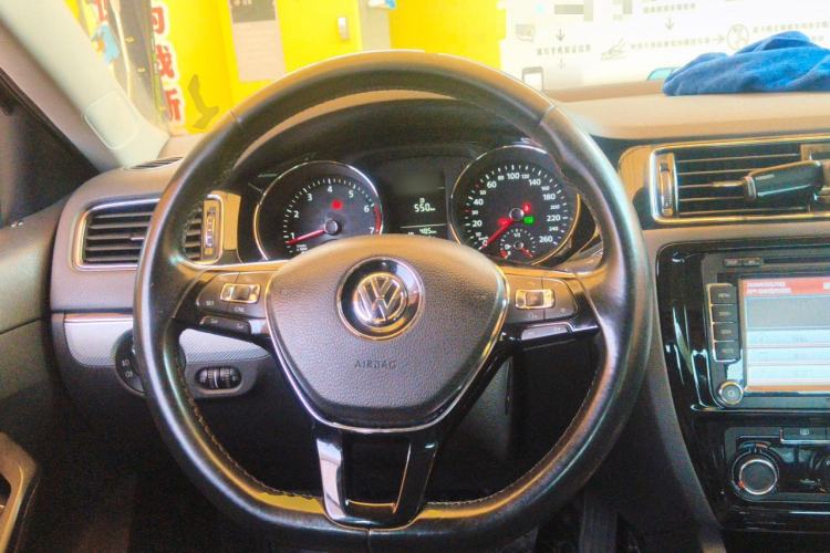 Used Volkswagen Sagitar 2015 230TSI Automatic Comfort Version Steering Wheel