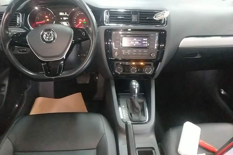 Used Volkswagen Sagitar 2015 230TSI Automatic Comfort Version Audio And AC Panel
