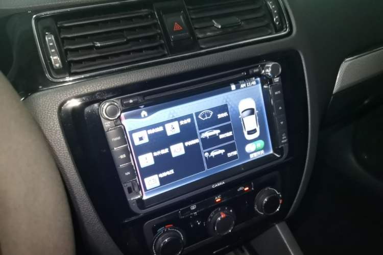 Used Volkswagen Sagitar 2015 230TSI Automatic Comfort Version Audio And AC Panel