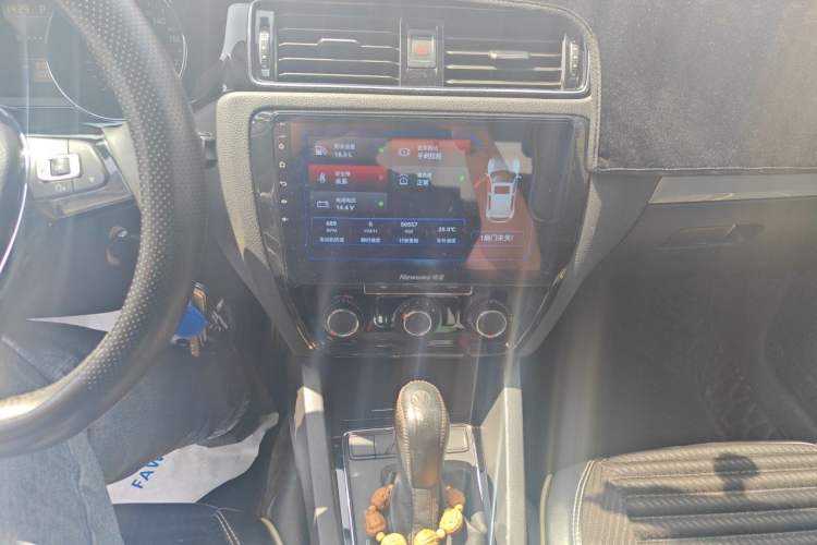 Used Volkswagen Sagitar 2015 230TSI Automatic Comfort Version Audio And AC Panel