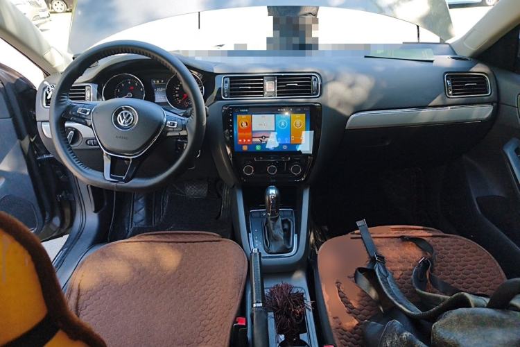 Used Volkswagen Sagitar 2015 230TSI Automatic Comfort Version Center Console