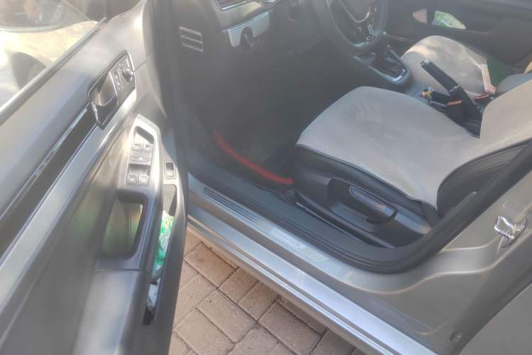 Used Volkswagen Sagitar 2015 230TSI Automatic Comfort Version Driver Seat