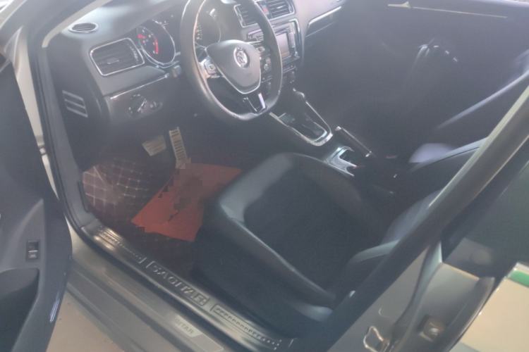 Used Volkswagen Sagitar 2015 230TSI Automatic Luxury Model Driver Seat
