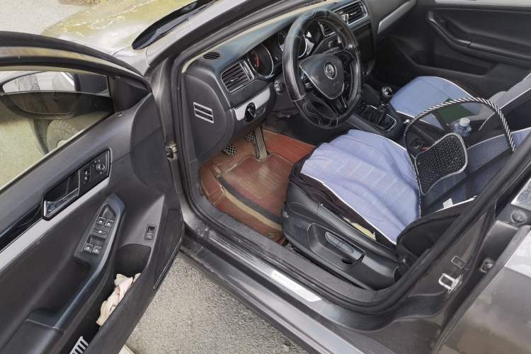 Used Volkswagen Sagitar 2015 1.6L Manual Comfort Model Driver Seat