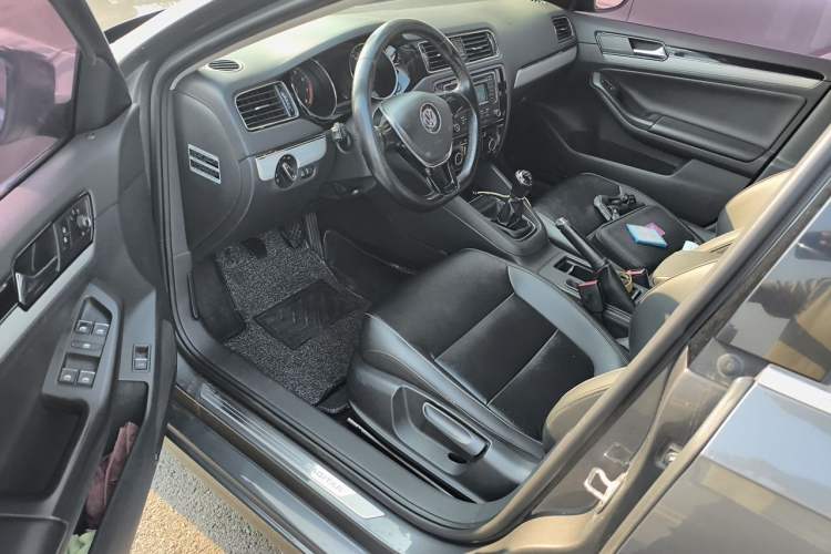 Used Volkswagen Sagitar 2015 1.6L Manual Comfort Model Driver Seat
