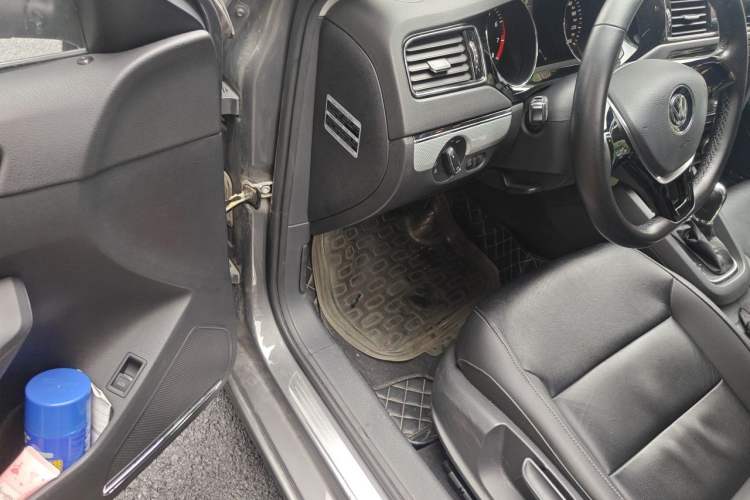 Used Volkswagen Sagitar 2015 1.6L Automatic Comfort Model Driver Seat