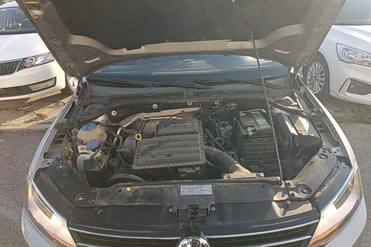 Used Volkswagen Sagitar 2015 1.6L Automatic Comfort Model Engine Bay