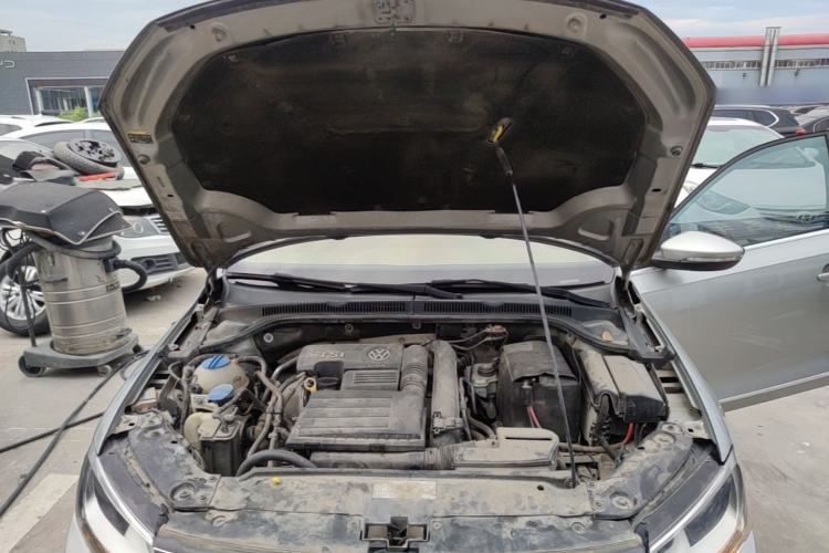 Used Volkswagen Sagitar 2015 230TSI Manual Luxury Edition Engine Bay