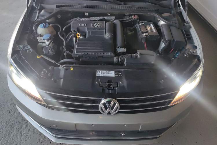Used Volkswagen Sagitar 2015 230TSI Automatic Luxury Model Engine Bay