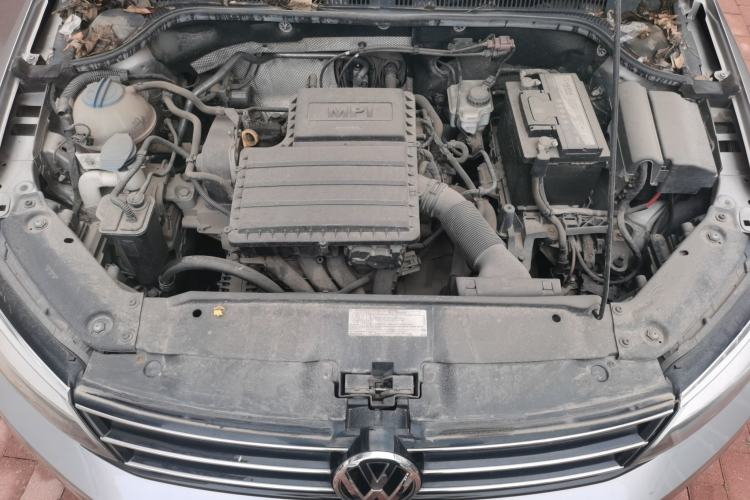 Used Volkswagen Sagitar 2015 1.6L Manual Comfort Model Engine Bay