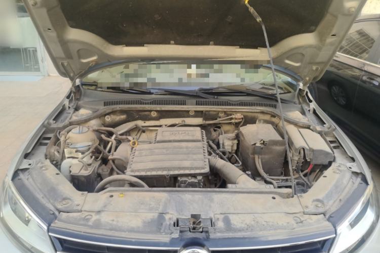 Used Volkswagen Sagitar 2015 1.6L Manual Comfort Model Engine Bay