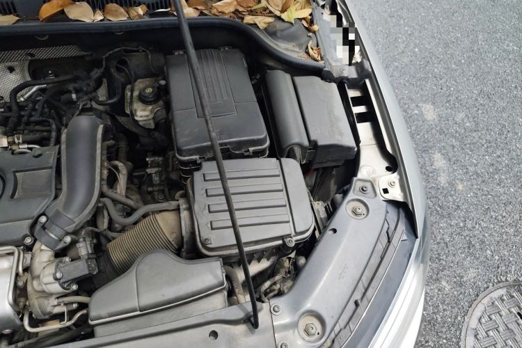 Used Volkswagen Sagitar 2015 230TSI Automatic Luxury Model Engine Bay Left
