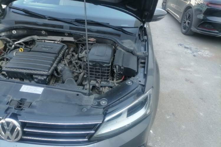 Used Volkswagen Sagitar 2015 1.6L Automatic Comfort Model Engine Bay Left