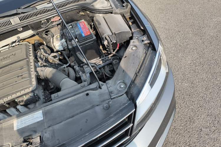 Used Volkswagen Sagitar 2015 1.6L Manual Comfort Model Engine Bay Left